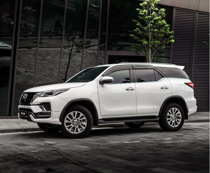  TOYOTA FORTUNER  2.4 A/T 4x4